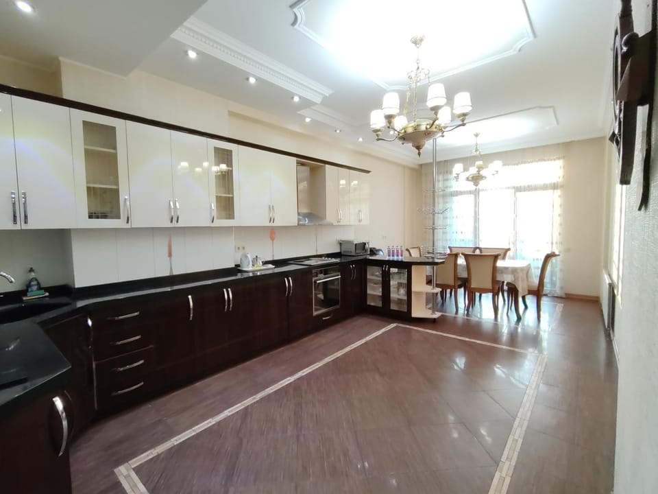 Kitchen or kitchenette, Dining area, dishwasher, minibar, stove