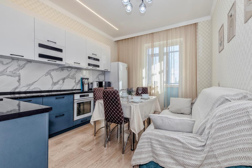 Kitchen or kitchenette, Dining area, oven, stove