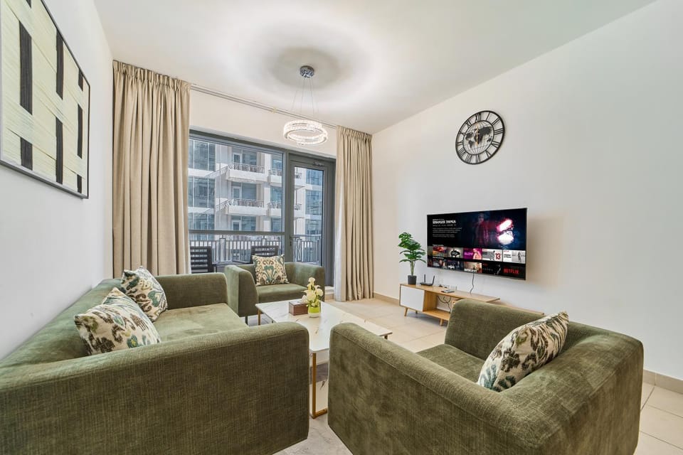 Communal lounge/ TV room, TV and multimedia, Living room, Seating area, Evening entertainment