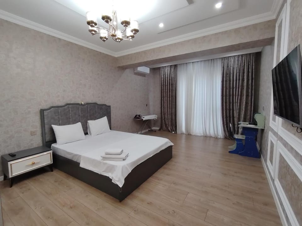 Bed, TV and multimedia, Bedroom, towels, air conditioner