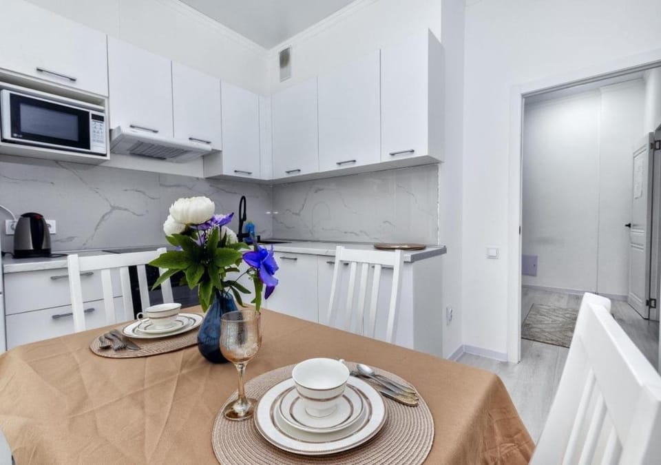 Kitchen or kitchenette, Dining area, stove