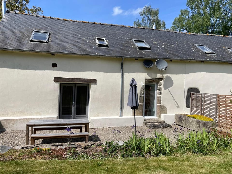 Property building, Patio, Garden, Dining area, Garden view