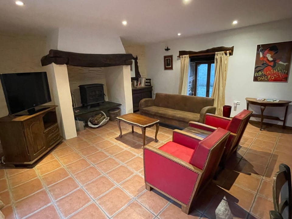Communal lounge/ TV room, TV and multimedia, Living room, Seating area