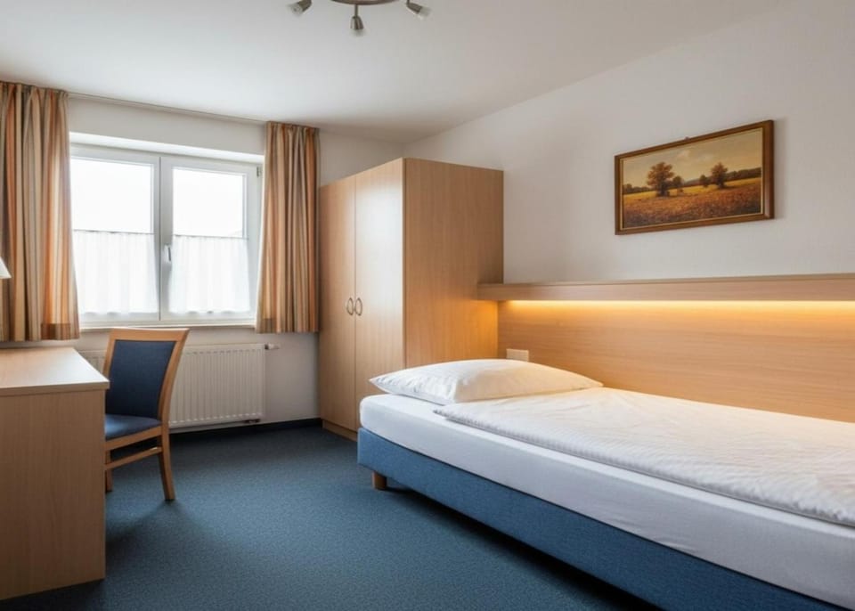 Bed, Photo of the whole room, Seating area, Bedroom, wardrobe