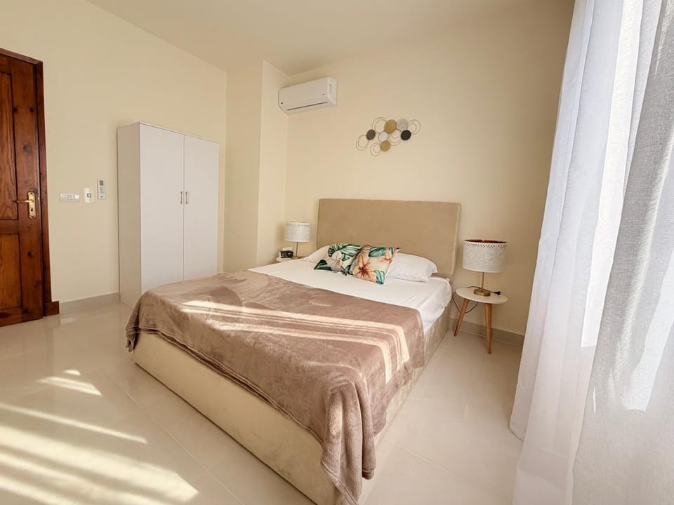 Bed, Photo of the whole room, Bedroom, wardrobe, air conditioner