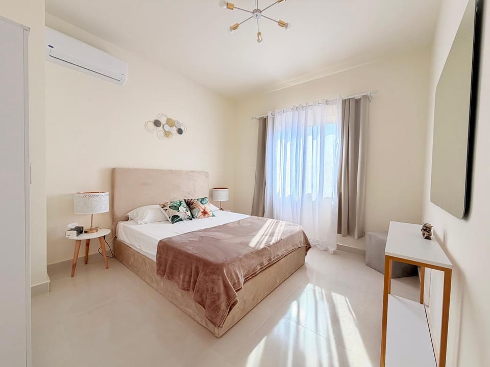 Bed, Bedroom, air conditioner
