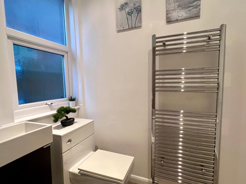 2 Bed Flat in Muswell Hill near shops and transport House in London