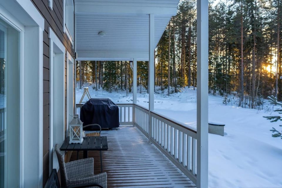 Lovely 10-person cottage with a lakeside sauna and hot tub Villa in Finland