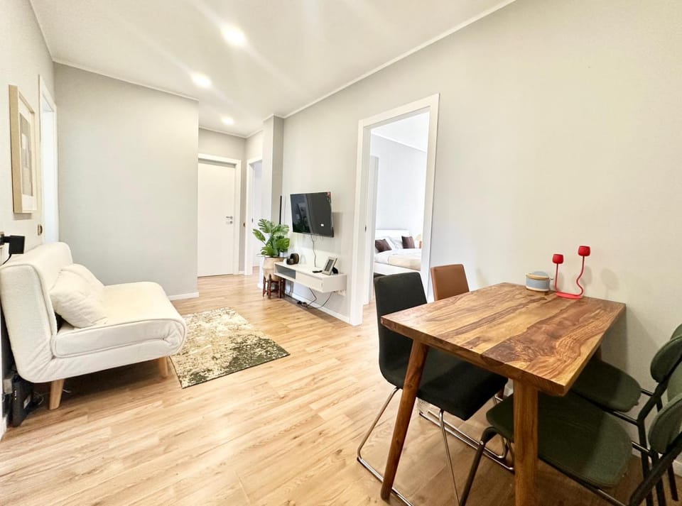 Communal lounge/ TV room, Communal lounge/ TV room, TV and multimedia, Living room, Seating area, Dining area