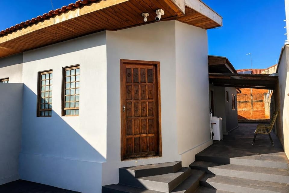 Casa com quintal | Perto do Horto c/ ar e garagem House in State of Paraná