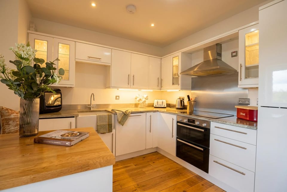 Coffee/tea facilities, Kitchen or kitchenette, dishwasher, oven, pet friendly, stove, toaster