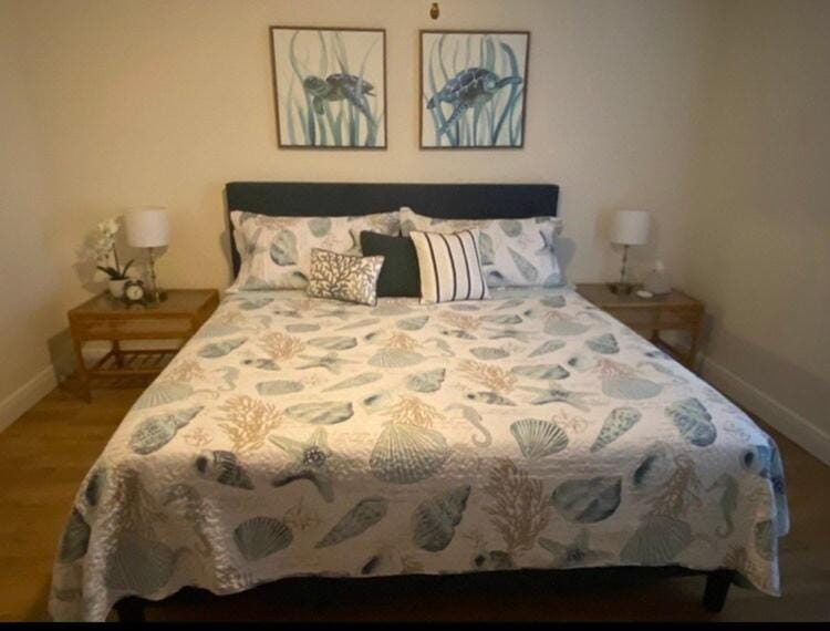Casa Flamingo, Steps from Cocoa Beach, 3 bedrooms House in Cocoa Beach