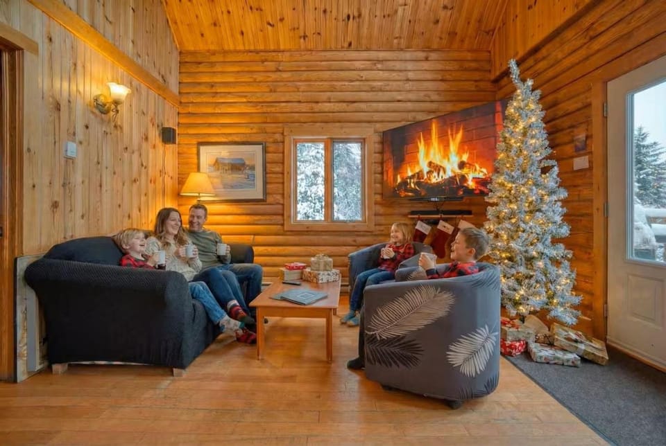 Chalet Ours Ski in-out Appalaches Park 16 Guests Apartment in Maine