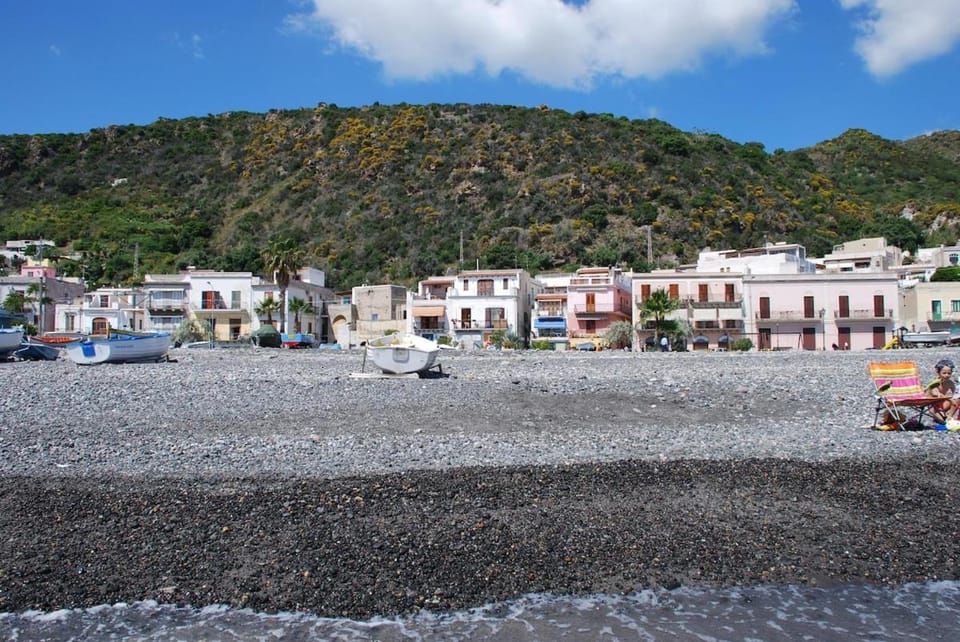 Zenzero canneto beach lipari Apartment in Canneto