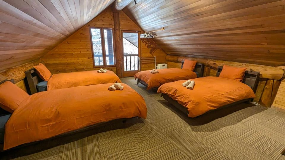 Hakuba Loghouse Bed and Breakfast in Hakuba