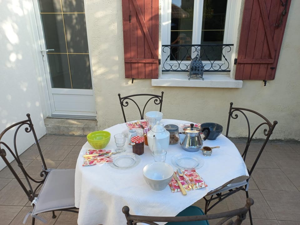 Dining area, Breakfast