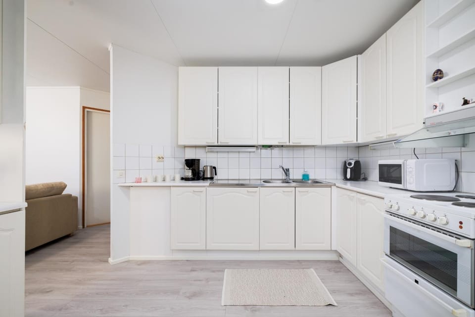 Coffee/tea facilities, Kitchen or kitchenette, microwave, kitchen
