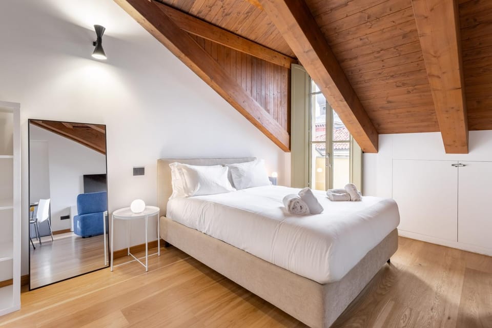 Hostdomus - Urban Loft Apartment in Turin