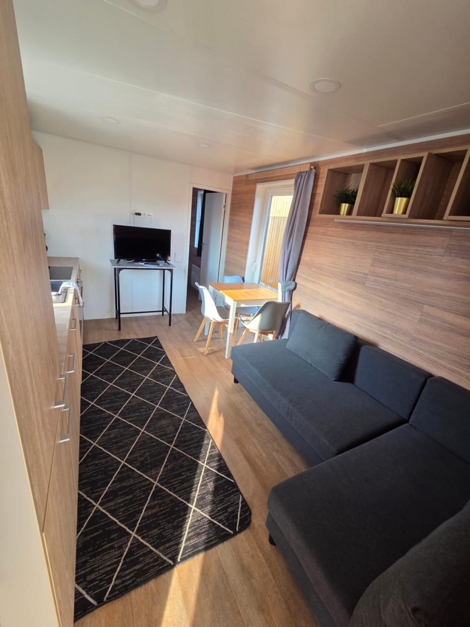 Living room, Dining area, kitchen