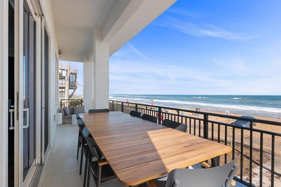 Oceanfront, Pool, New Smyrna Modern Beach House House in Florida