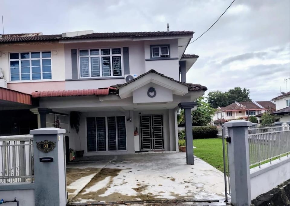 Charming 4BR Family House Quite Area & Cozy House in Penang