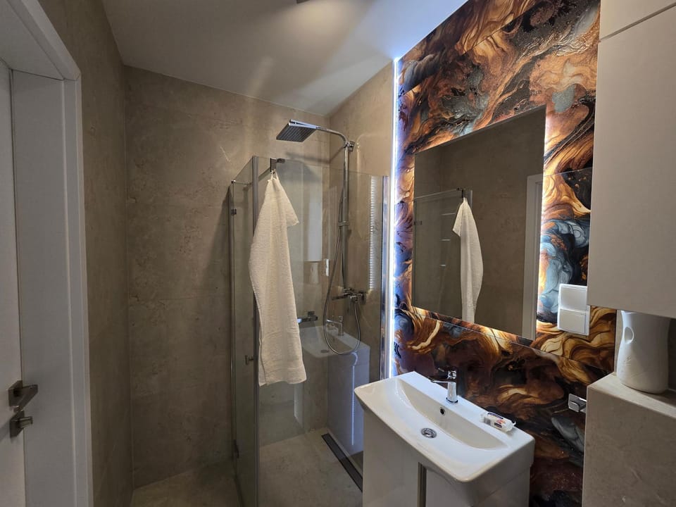 Shower, Bathroom, towels