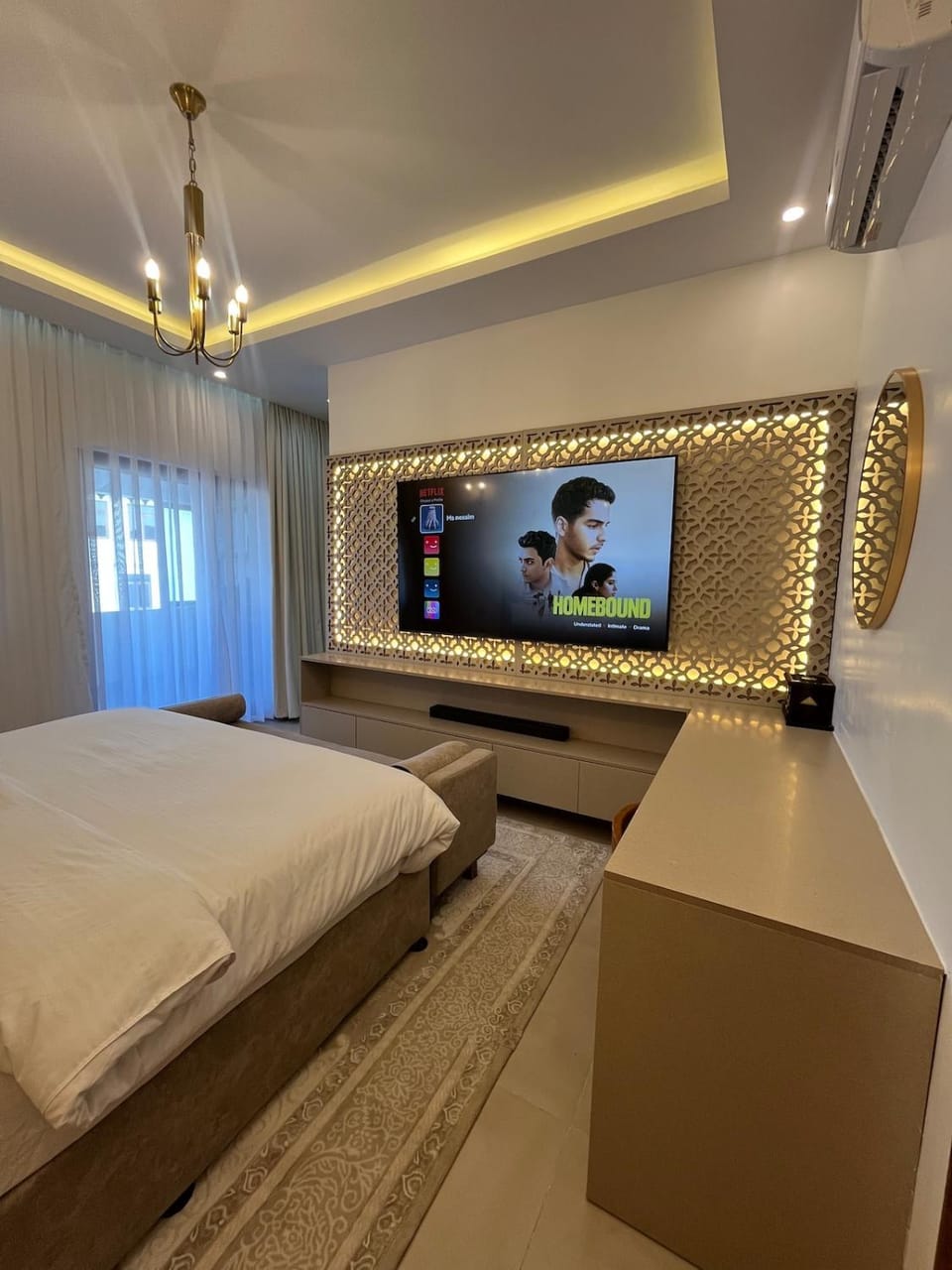 Bed, TV and multimedia, Bedroom