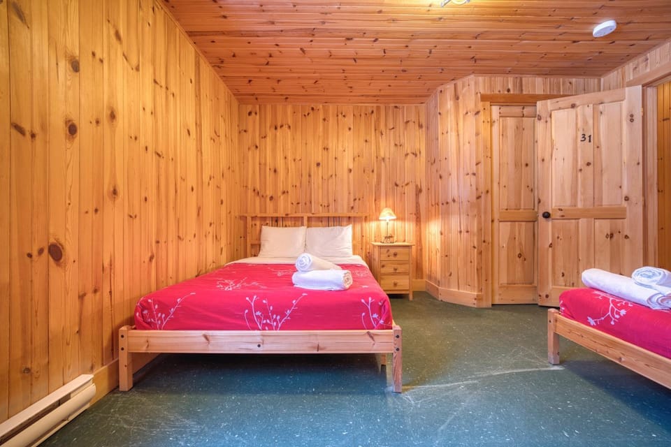 Chalet Cerf Ski in-out Appalaches Park 16 Guests Chalet in Maine
