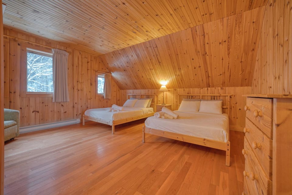 Chalet Cerf Ski in-out Appalaches Park 16 Guests Chalet in Maine