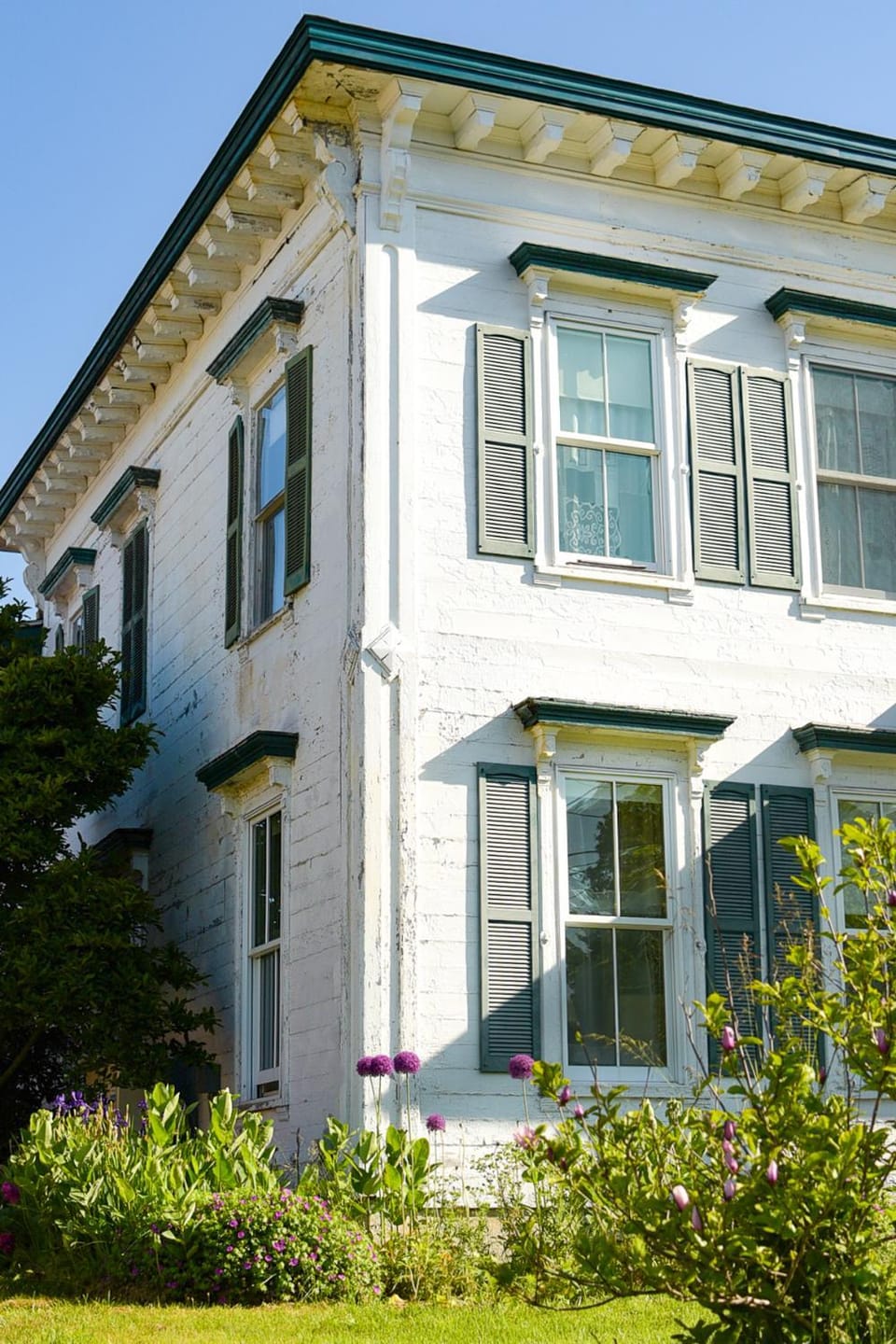Property building, Spring, Day, Garden, Garden view