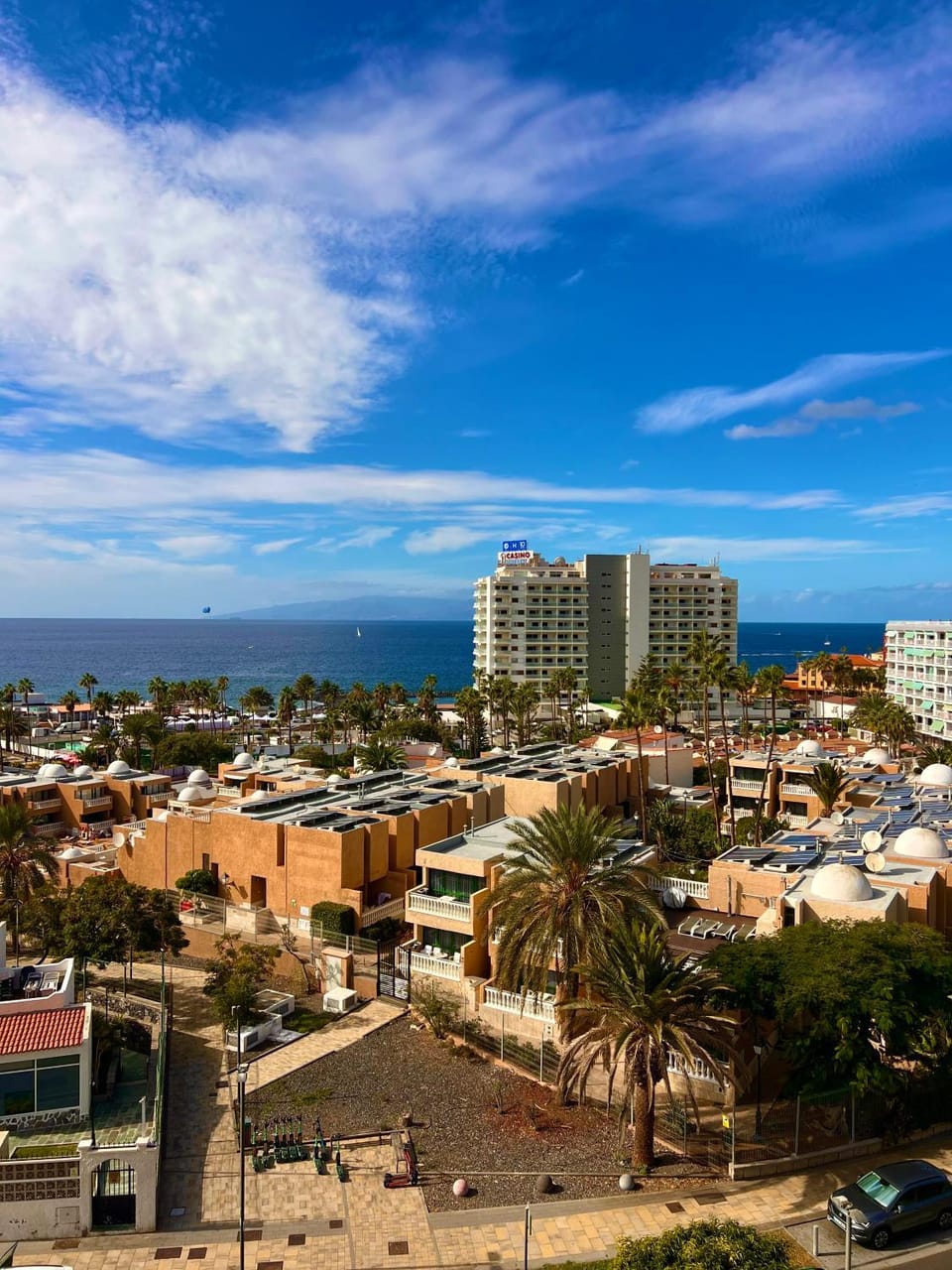 Day, Neighbourhood, Natural landscape, Bird's eye view, Beach, City view, Sea view, Street view, Location