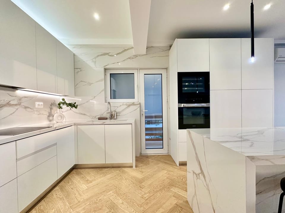 Coffee/tea facilities, Dining area, oven, stove