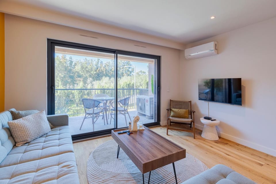 TV and multimedia, Living room, air conditioner