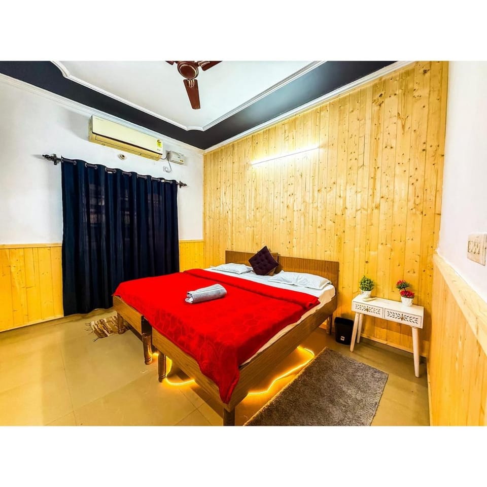 Family & Couples Studio Kitchen, 2 King Beds Apartment in Dehradun