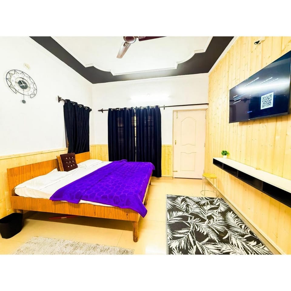 Family & Couples Studio Kitchen, 2 King Beds Apartment in Dehradun