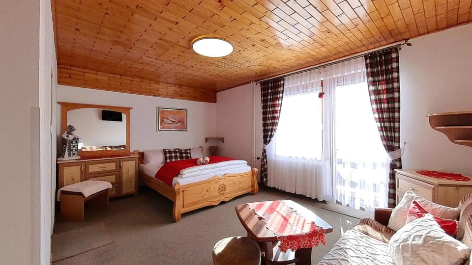 Bathroom, View (from property/room), Balcony/Terrace, Decorative detail, Bedroom, internet, towels