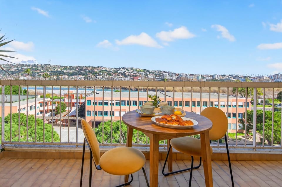 View (from property/room), Balcony/Terrace, Dining area