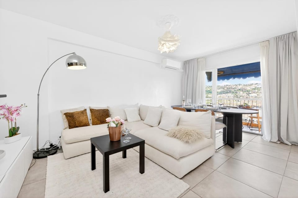 Balcony/Terrace, Dining area, air conditioner