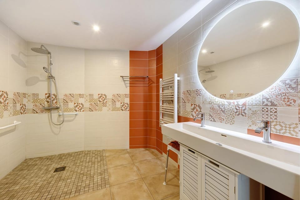Bathroom, Living room