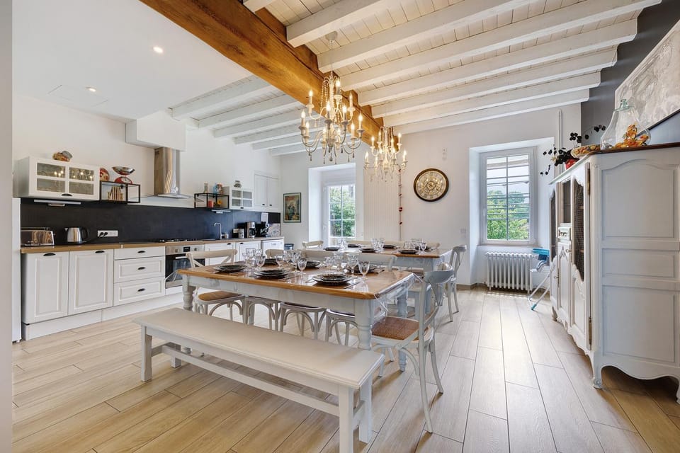 Property building, Kitchen or kitchenette, Living room
