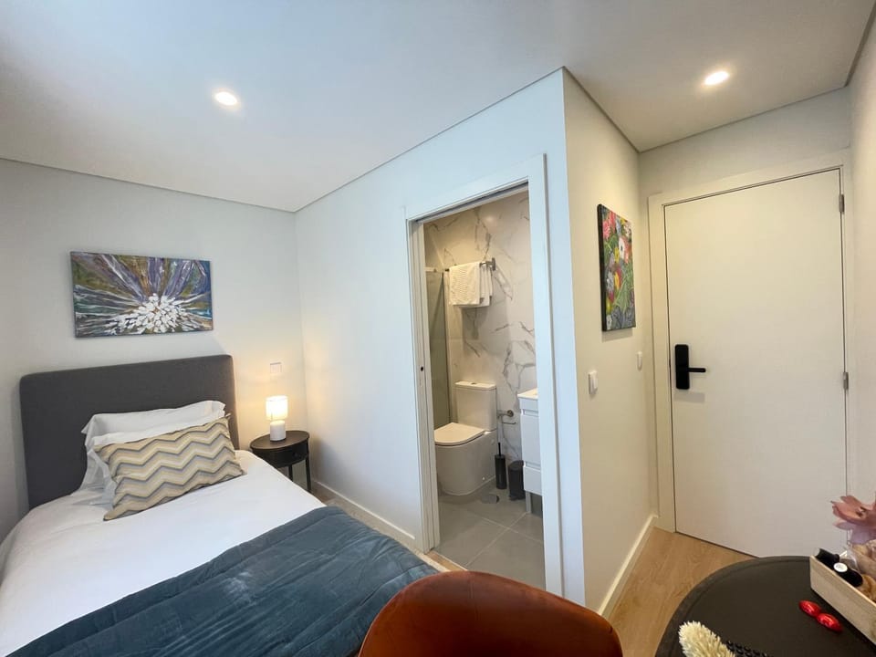 Toilet, Bed, Bathroom, Photo of the whole room, Bedroom