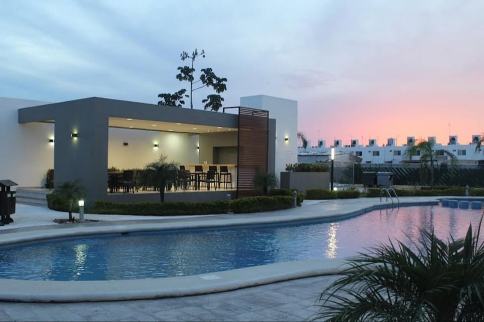 Balcony/Terrace, Swimming pool