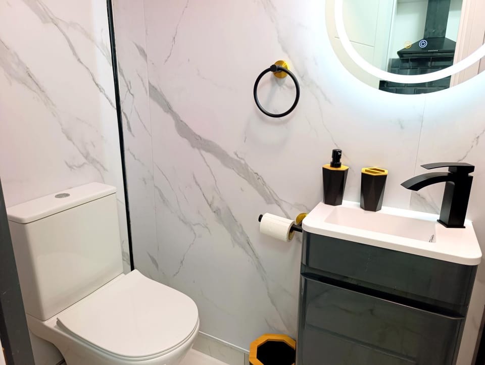 Toilet, Bathroom