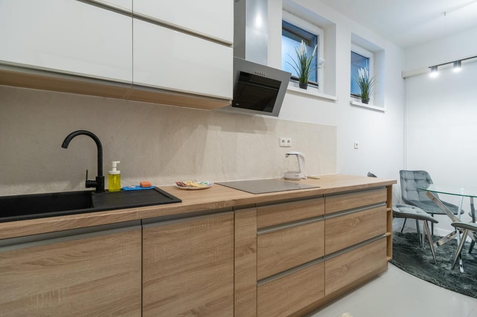 Kitchen or kitchenette, oven, stove