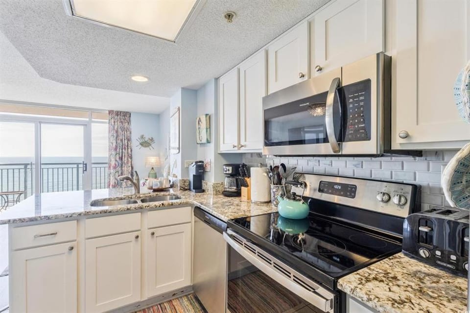 Breathtaking Oceanfront 10th Floor 1BR! Roxanne Towers 1004 House in Myrtle Beach