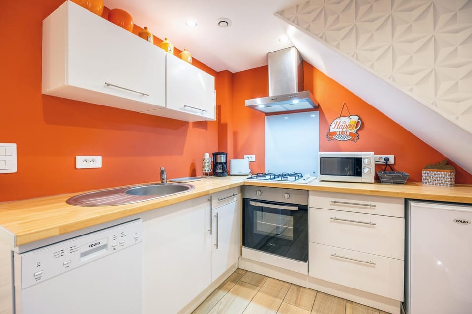 Property building, Kitchen or kitchenette, Living room