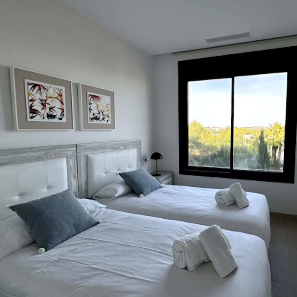 Bed, Bedroom, towels, air conditioner