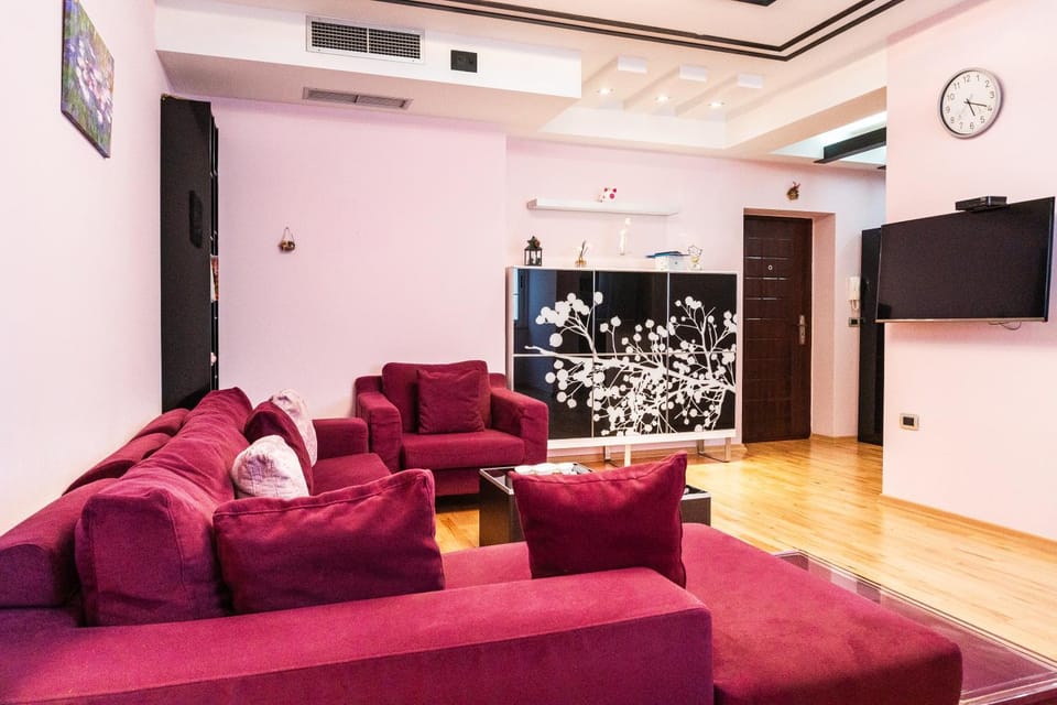 Communal lounge/ TV room, TV and multimedia, Living room, Seating area, Evening entertainment