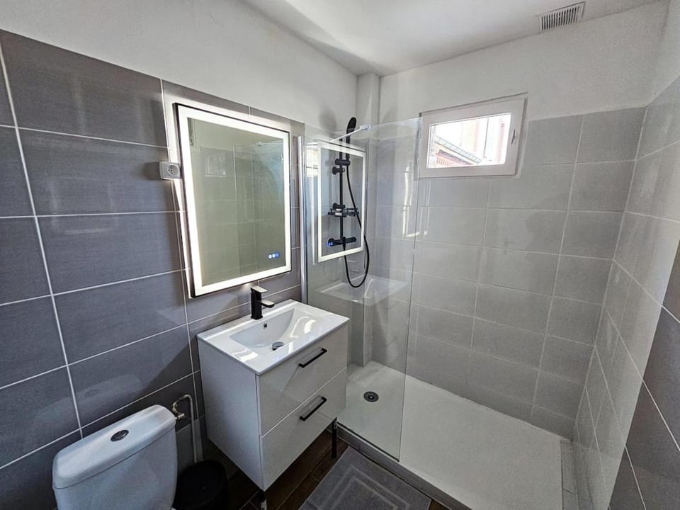 Le Just Logement 5 Personnes WIFI TV Apartment in Auvergne-Rhône-Alpes