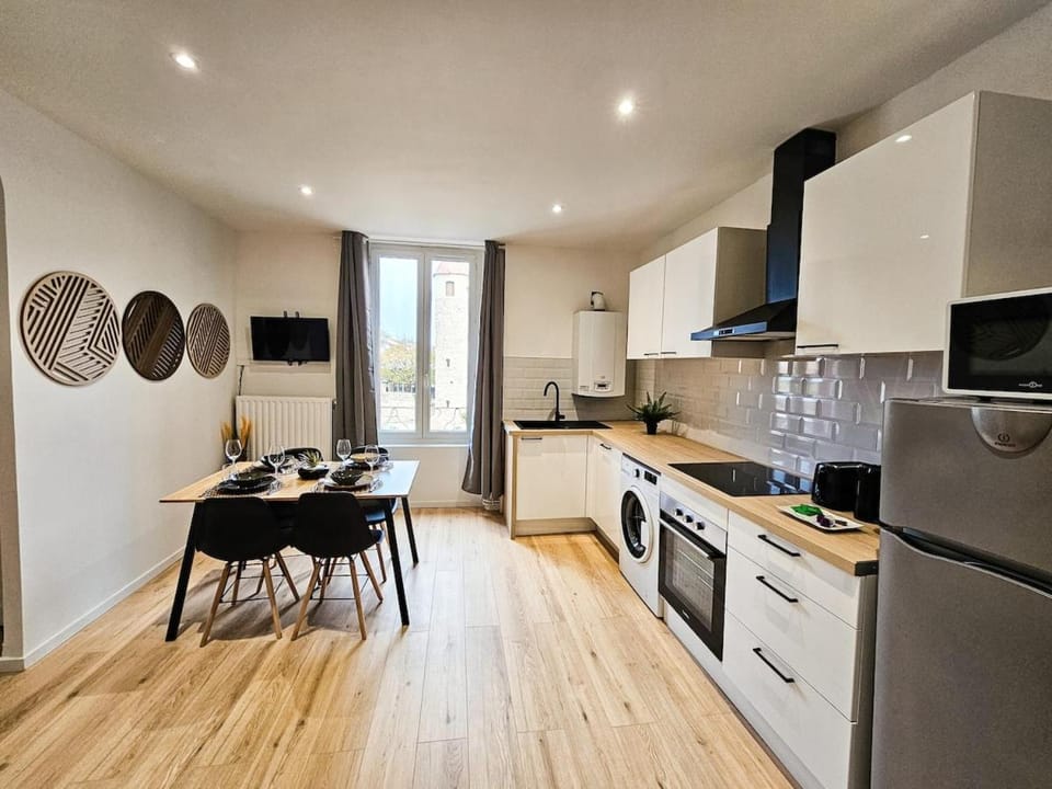 Le Just Logement 5 Personnes WIFI TV Apartment in Auvergne-Rhône-Alpes
